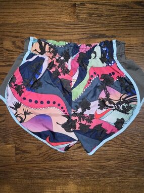 Nike Women's Multicolor Abstract Print Athletic Shorts